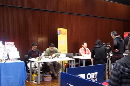 electgpl's tweet photo. #MMakerFaireBA #BoARd Trabajando con la industria Nacional! https://t.co/YC8OxTKCDy
