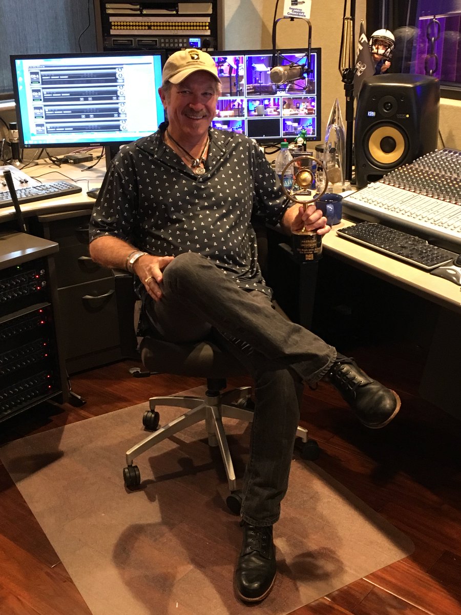 KickinItwithKix's tweet image. Look what came in the mail today - @Brooks_Dunn's #NashIcon Award from this year's @ACCAs... pretty cool!