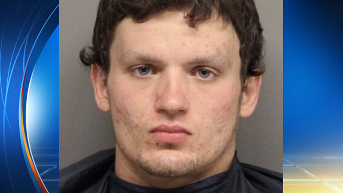 Cops say man arrested after he hid under car, touched woman's feet bit.ly/28YOmPI?utm_me… https://t.co/9dfAncwQ5t