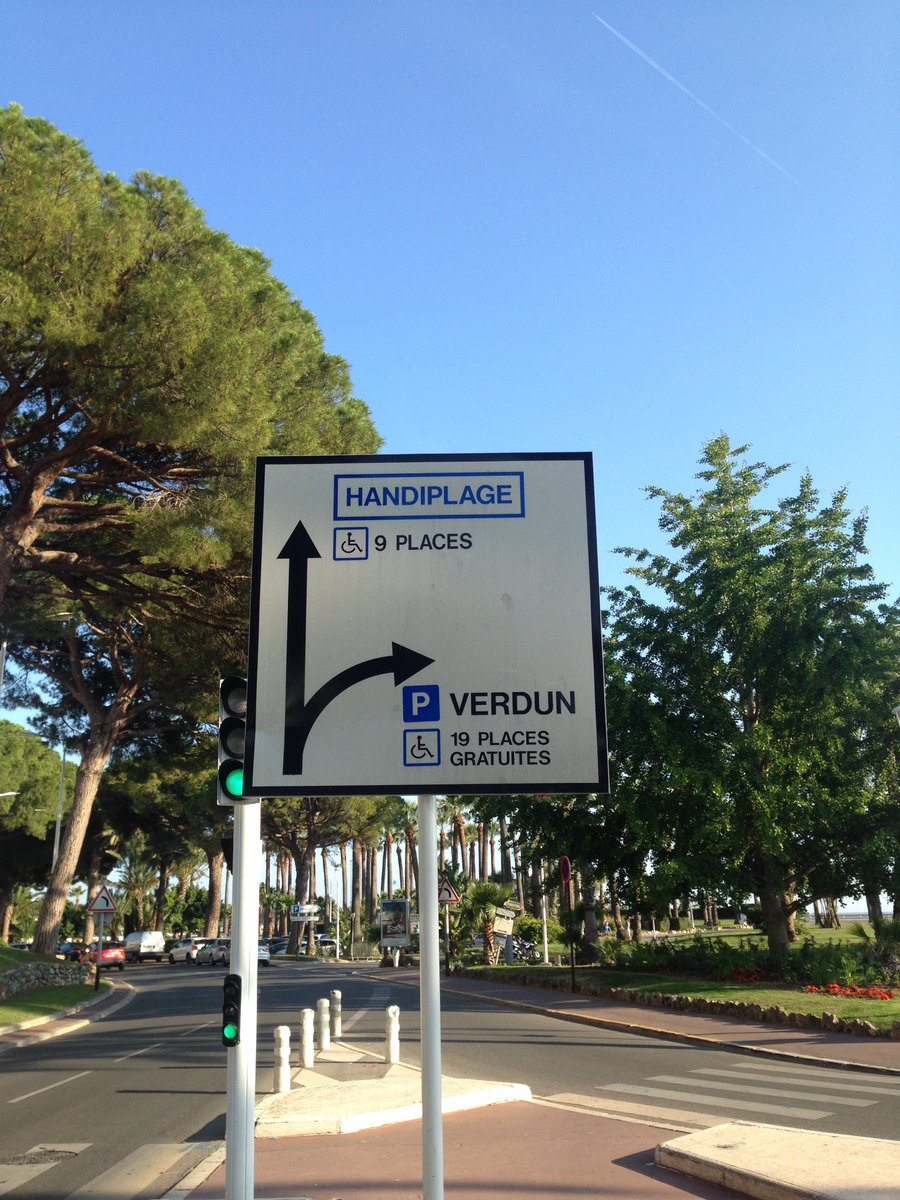 StreetcoApp's tweet photo. C'est bien quand c'est indiqué 👍🏻♿️ #cannes #croisette @Jaccede @tomipa06 @Handicap_fr https://t.co/Ww1DQSxN3D