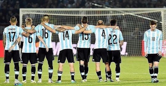 agusfuentees's tweet photo. Que triste.. Fuerza lio! https://t.co/QV79EysWYp
