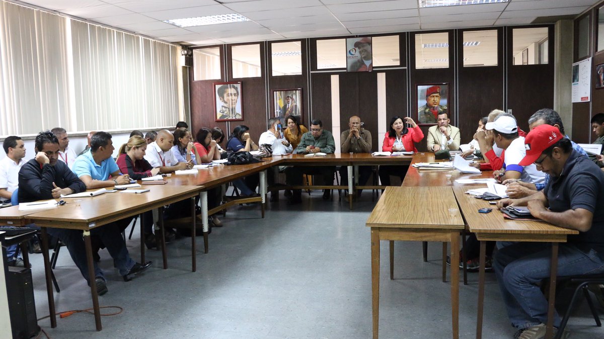 gestionperfecta's tweet photo. Iniciamos nuestra semana productiva con la reunión del Estado Mayor de Alimentación en la sede de CORPOLARA https://t.co/Id9ZvzRsbg