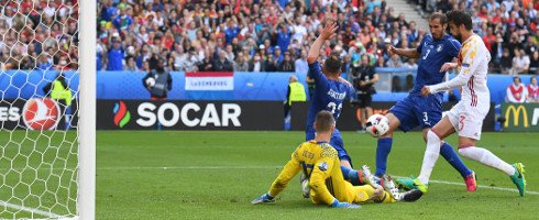 footballitalia's tweet photo. #ITA 2-0 #ESP : Chiellini and Pelle' end taboo in style! https://t.co/1mjVHFWral #ITAESP #EURO2016 https://t.co/oY1LMW47UZ