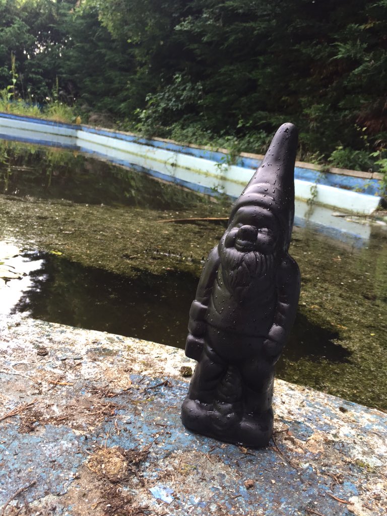Assgnome's tweet photo. Fell in this today. In fairness, not the worst fluid I've ever dipped my little hat in 🙊 https://t.co/mr010JYU0r