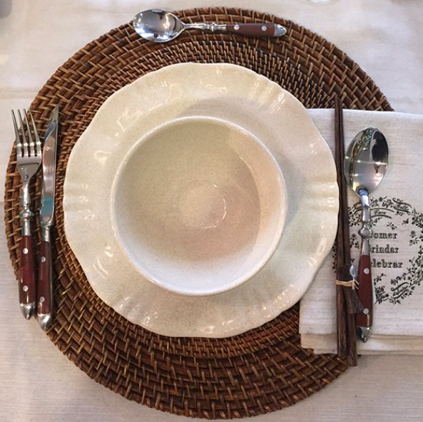 WrightBazar's tweet photo. Individuales de ratán! #WrightTip: Combinalos con cerámica o porcelana y lográ una mesa descontracturada y fresca! https://t.co/SUx44eNdNV