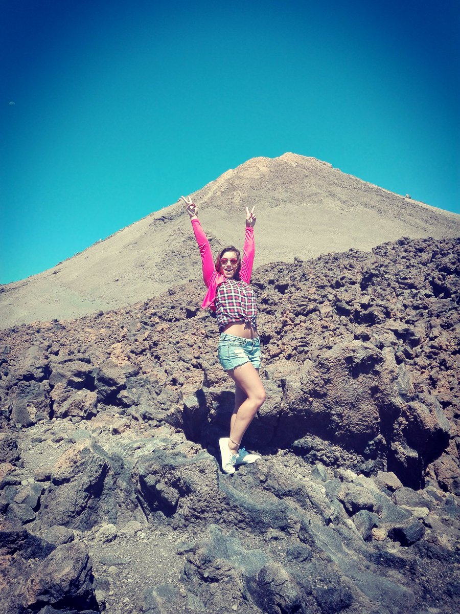 Alexis_Cherry's tweet photo. Go to in Taide whith @DellaiSilvia 
#holiday 
#Tenerife
#Taide 
#vulcan 
#girl
#food https://t.co/WtSCkuSGC7