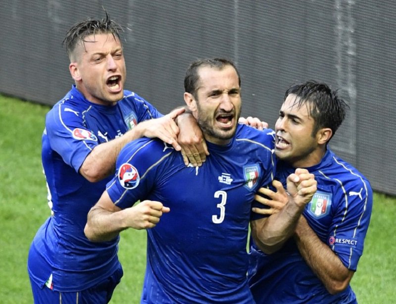 BolaSportcom's tweet photo. Italia Tendang Sang Juara Bertahan dari Piala Eropa 2016 https://t.co/gZwWkDgVxu https://t.co/WezYJNjRnG