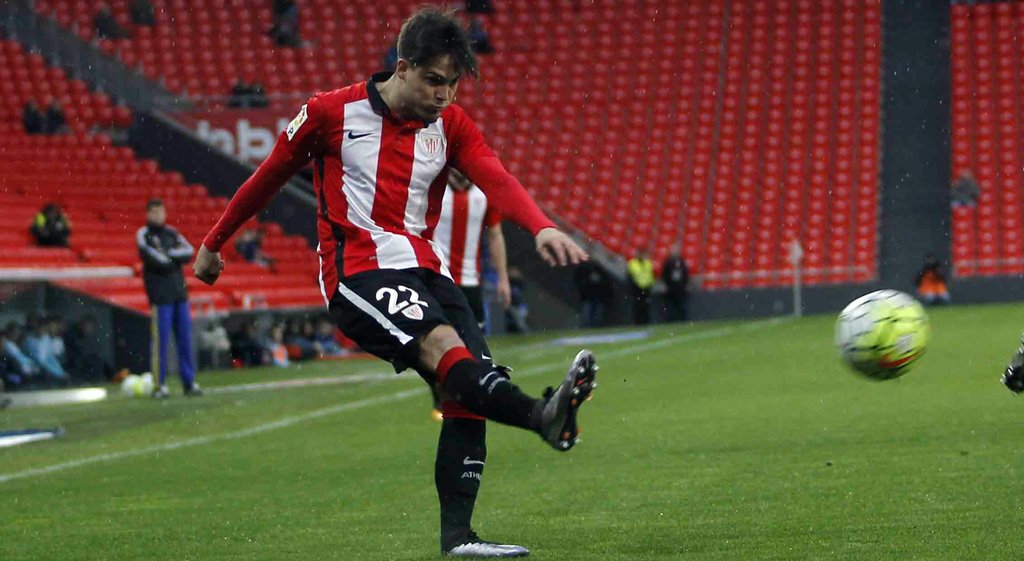 realvalladolid's tweet photo. [Fichaje] Markel Etxeberria, cedido por el Athletic, completa el lateral derecho https://t.co/rnk1Kx4G2A #pucela https://t.co/DtX22koC1J