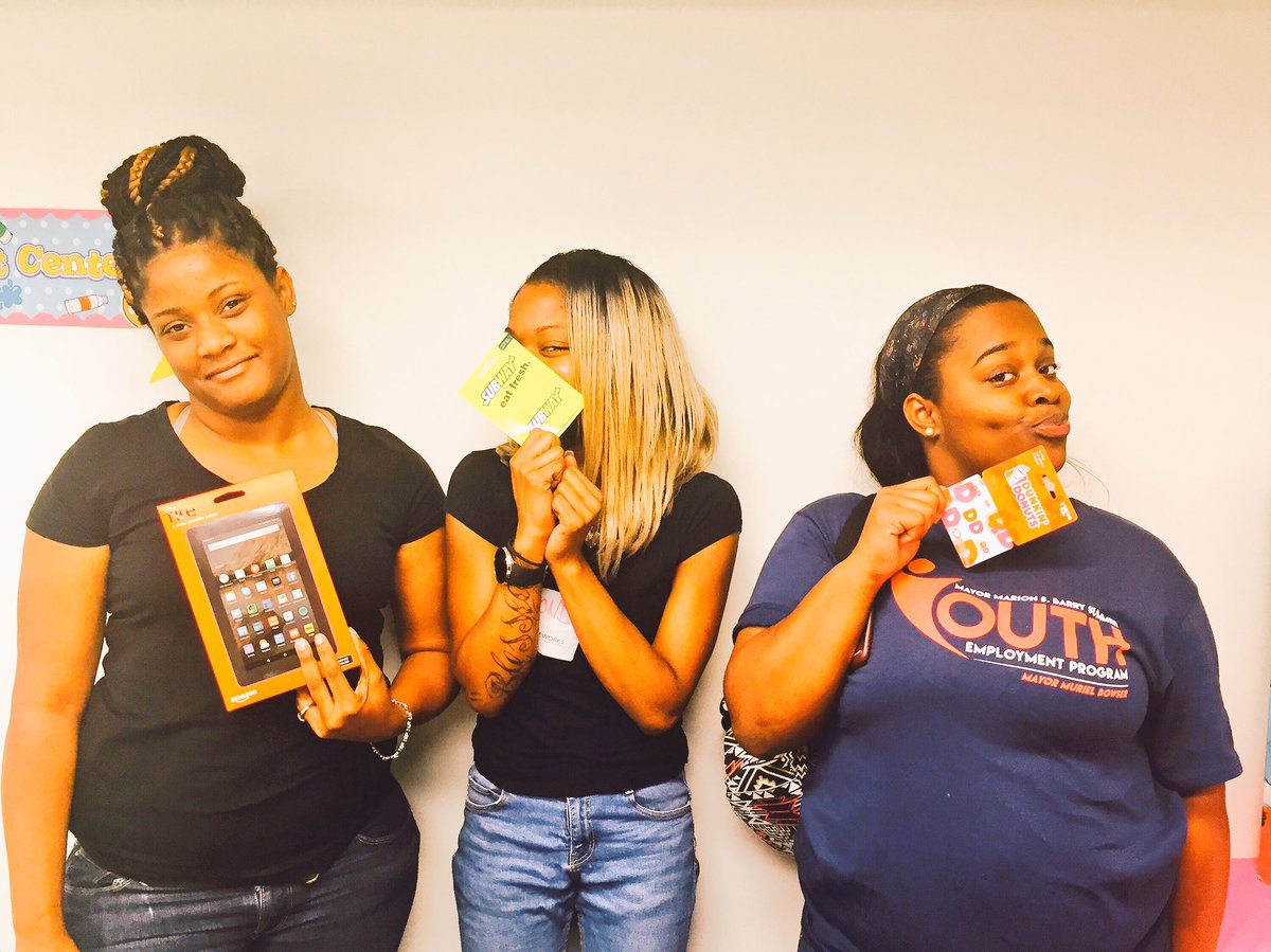 ServiceWorksDC's tweet image. Raffle prize winners are pumped up! What a great way to end our Service Works boot camp! @CPDCorg @IamServiceWorks