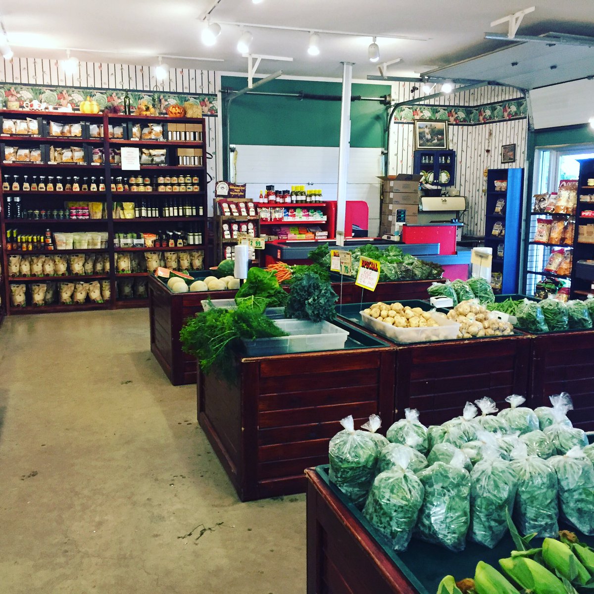 wickedwinetours's tweet photo. When shopping for fresh #bcproduce, we recommend @donorayfarm. Amazing! #farmtotable #bcfruit #bcveggies #getwicked https://t.co/iJnM4tzTiN