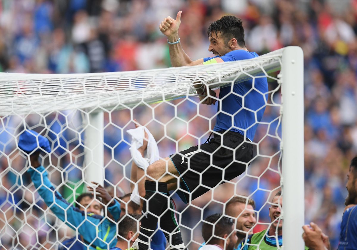 The Superman #Buffon flies again!

#ITA 2-0 #ESP 

#ItalySpain #ITAESP #EURO2016
