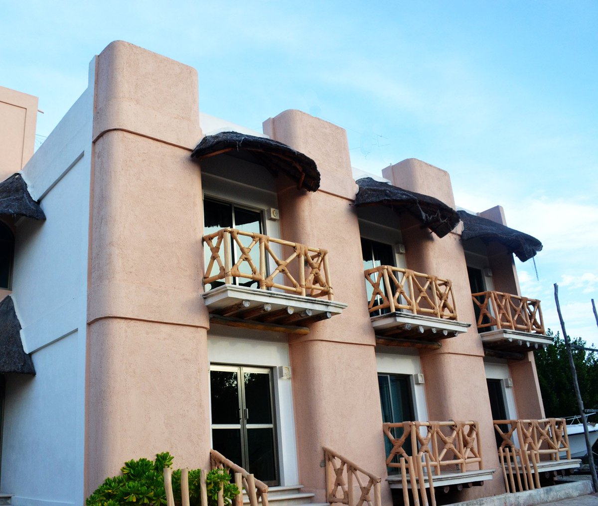 LOAHolbox's tweet photo. Ya sea de placer o de negocio te invitamos a hospedarte en #CasaLoa #HotelBoutique te esperamos! #Holbox 984 1283009 https://t.co/5ihMuCr2QF