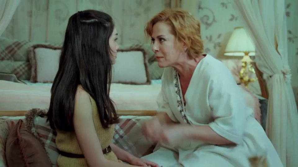 - Oysa sen olmasan bunların hiçbirisine gerek bile yoktu.

#YüksekSosyete Perşembe 20.00' da Star Tv' de