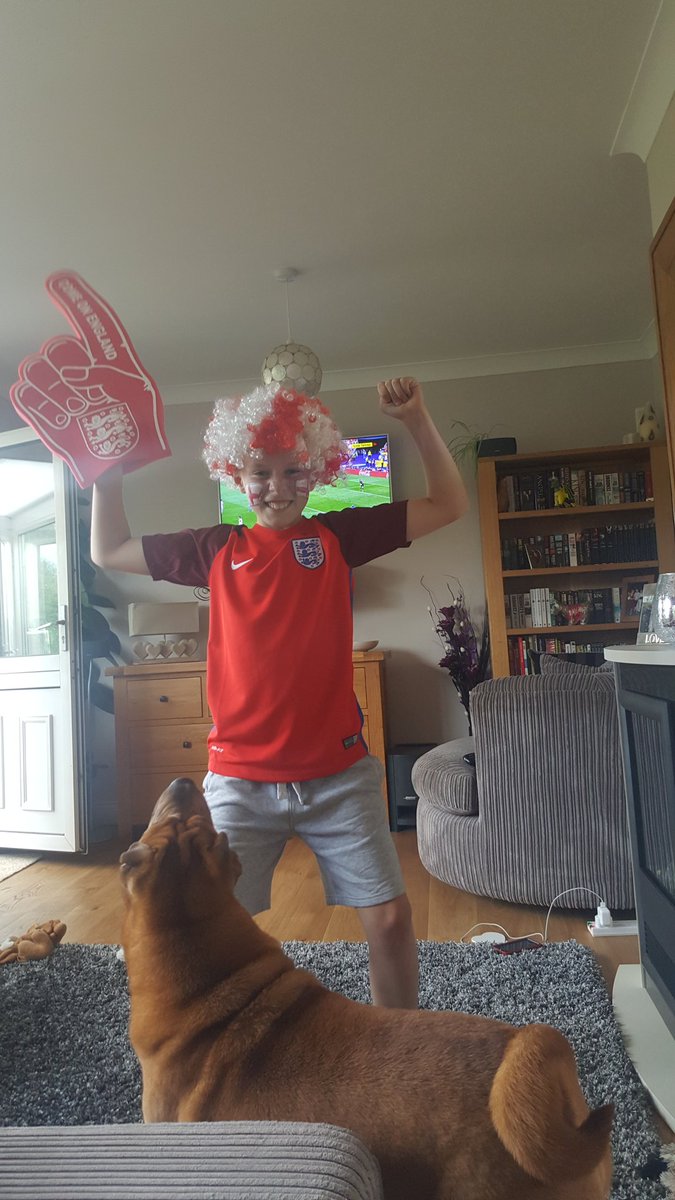 fastflatt's tweet photo. #comeonengland #TogetherForEngland #engerrland #๐ฆ๐ฆ๐ฆ #EURO2016 https://t.co/LscEMPkCDn