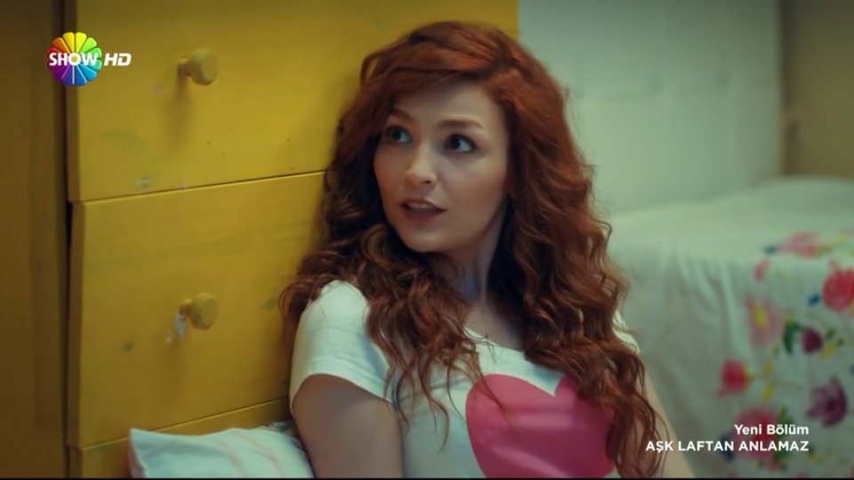 - Birazcıkta iyi yönünden bak
- Nasıl?
- Mesela Suna sana yardım etmeyebilirdi?
- Yanlız o sadece bir kaç günlüğüne