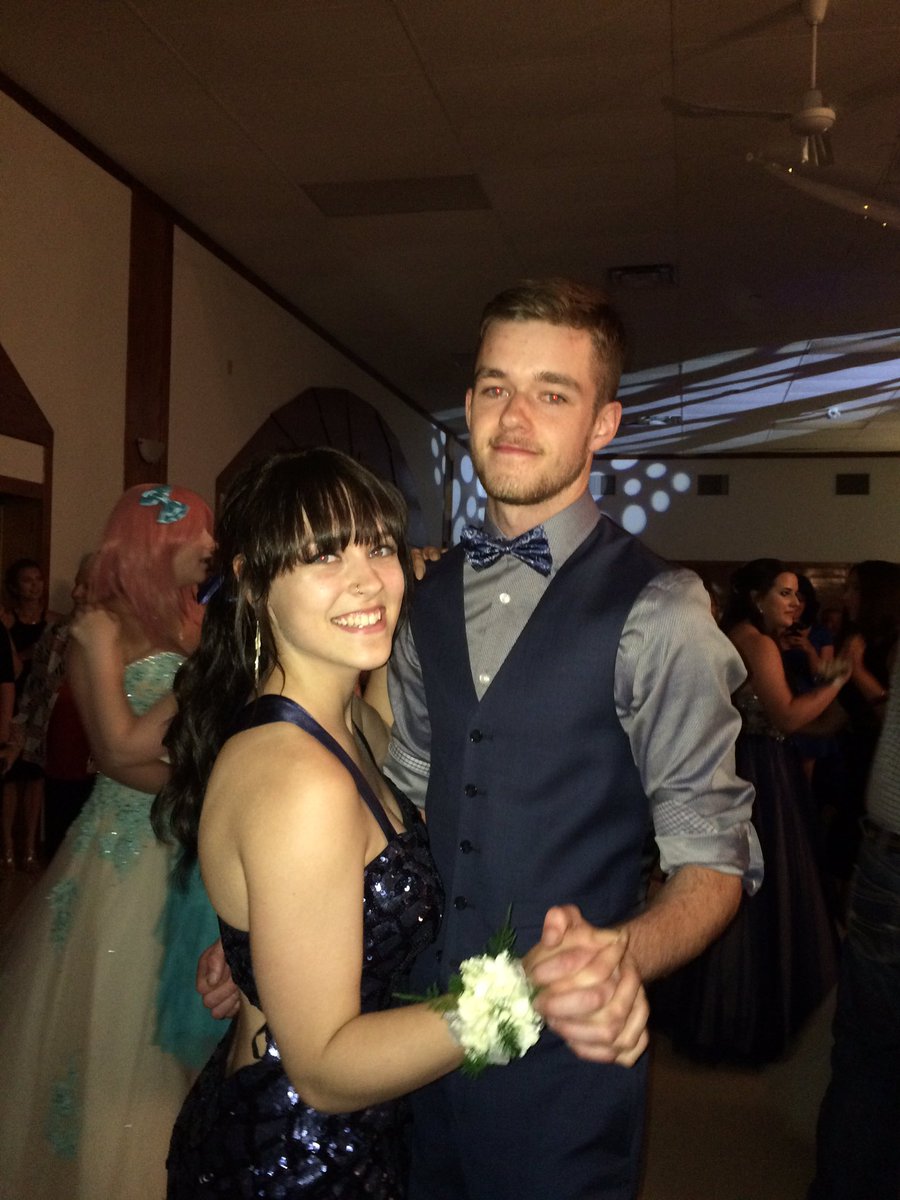 issyranderson's tweet photo. YAYYYYY. 😄😄🎓🔥 #SadThatItsOver #Grad2016 https://t.co/Gtcc3Csjpu