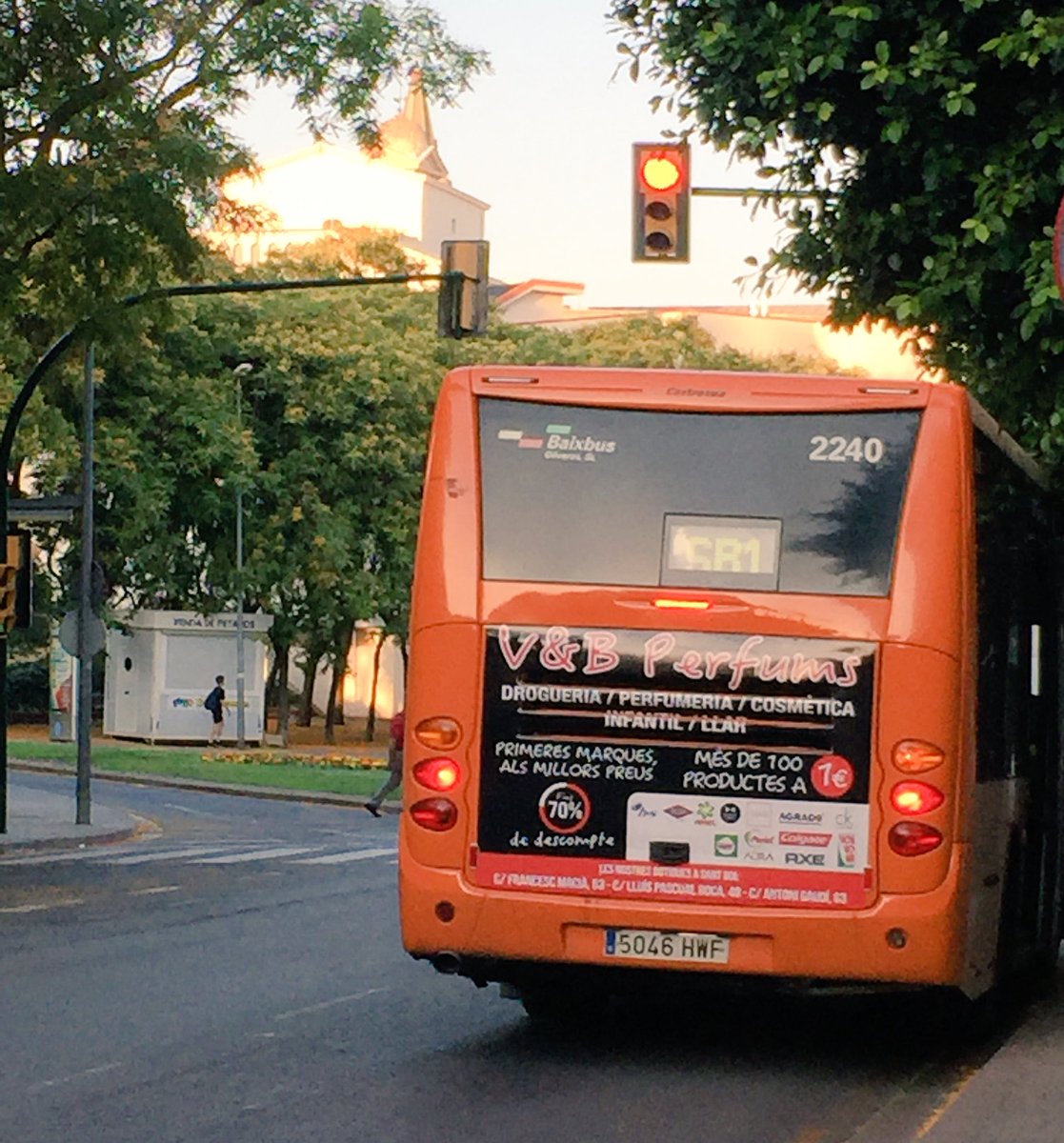 VBPerfums's tweet photo. Os gustan los nuevos autobuses de Sant Boi? #baixbus #santboi #marketing #v&amp;b #ofertas https://t.co/vXq0MDImeJ