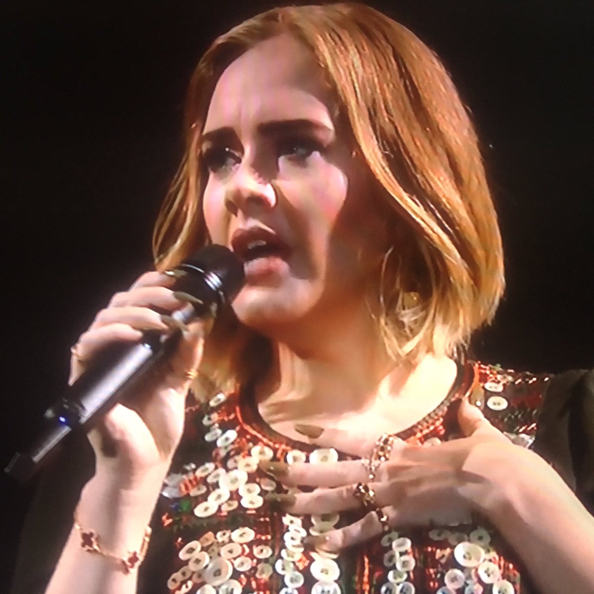 stewartwilton's tweet photo. "I bet you fifty quid I fall over at some stage". Adele in fine form at #Glastonbury #sofaglasto #nomud https://t.co/toZHNT6dhw