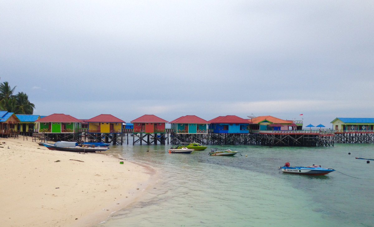 kapanlibur's tweet photo. Selamat pagi Derawan yang berwarna warni 😊 https://t.co/GEbxlF1xK6