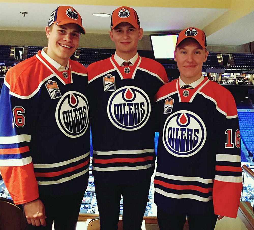 EdmontonOilers's tweet photo. #FinnishMafia at #NHLDraft, @cmcdavid97 at #NHLAwards &amp; more in this week's #socOILmedia: https://t.co/zQ5yHpZO6D https://t.co/BobMRWJVTV
