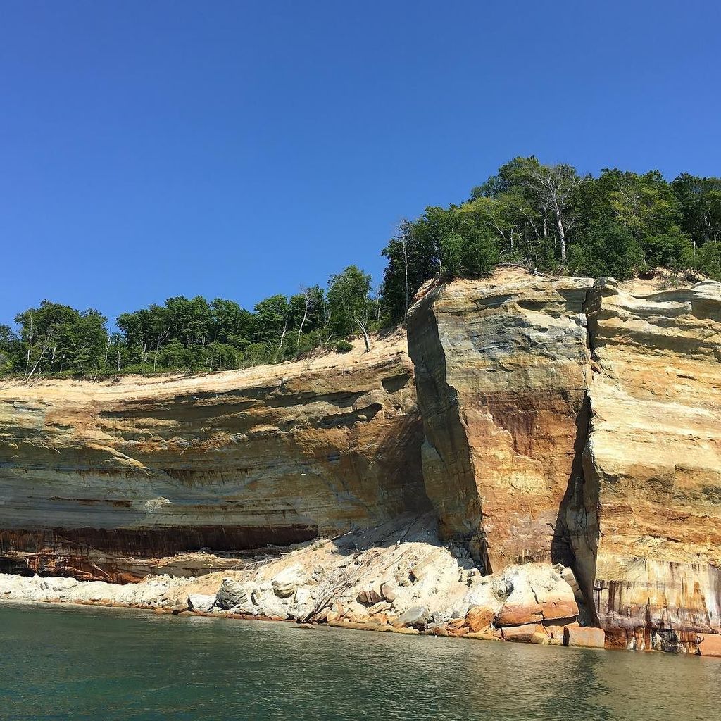 BethMillner's tweet photo. Had an awesome time at Pictures Rocks yesterday! #picturedrocks #puremi #munisingmi #lakes… https://t.co/yQtP2GSrqO https://t.co/vtmbY3lw37