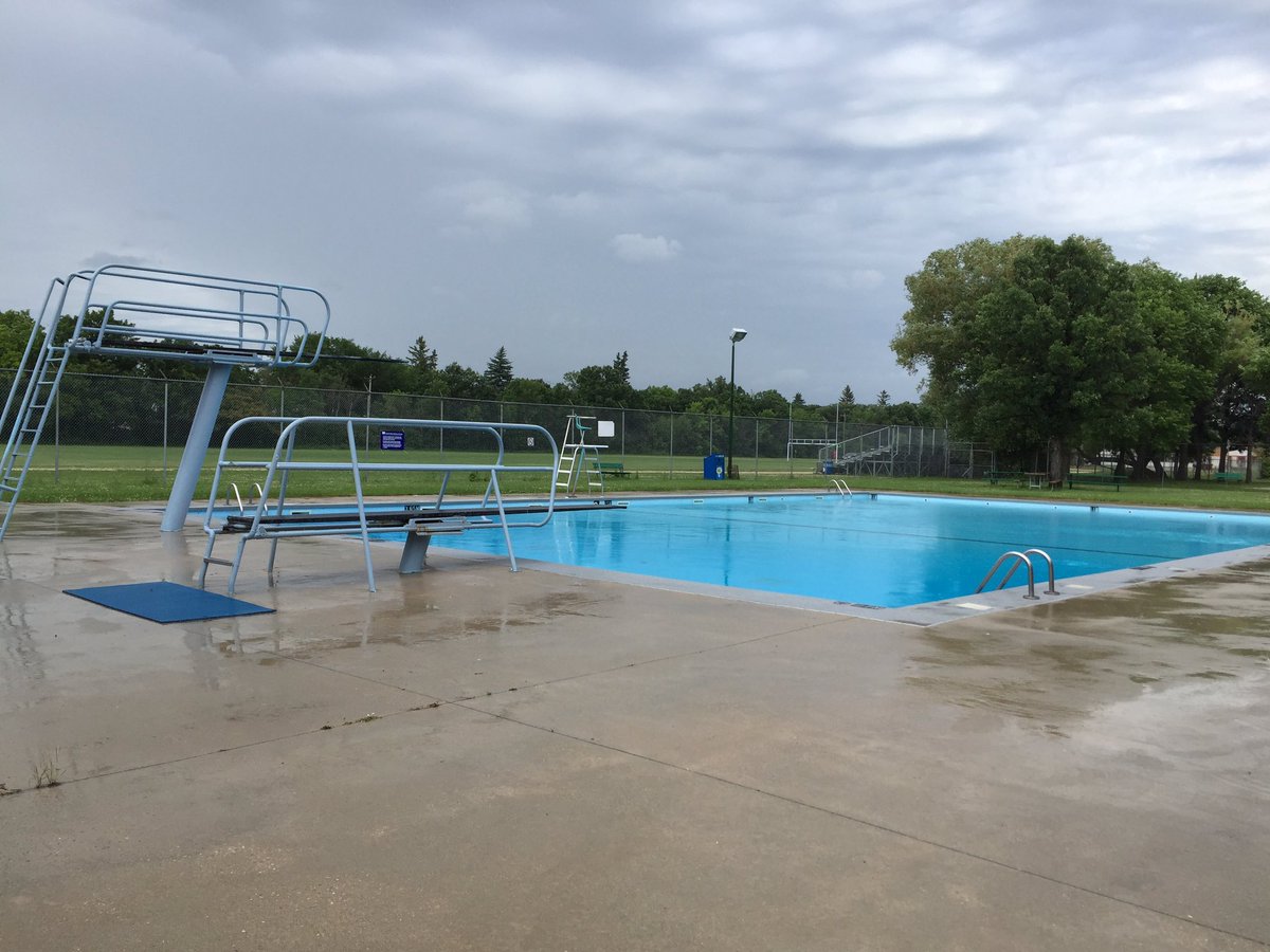 Fort Garry Cc On Twitter Guess What Fortgarry The Fortgarryrotary Lions Pool Is All Filled Up Opens July 1st Signofsummer Https T Co Laxrh1wmom Twitter