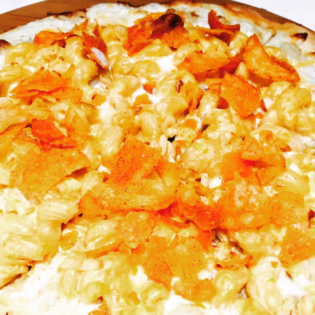 The #flashfirecertified #MacNcheese is now on our menu, Alfredo, 5 types of cheeses, topped with DIRTY potato chips