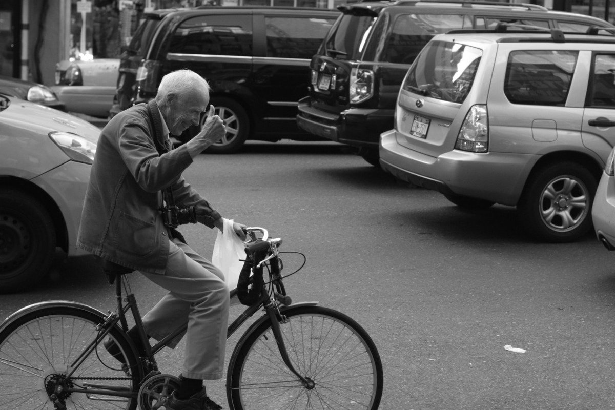 BNBuzz's tweet image. The passing of photographer Bill Cunningham: a moment to reflect on how to live an artful, amiable life. #ThanksBill