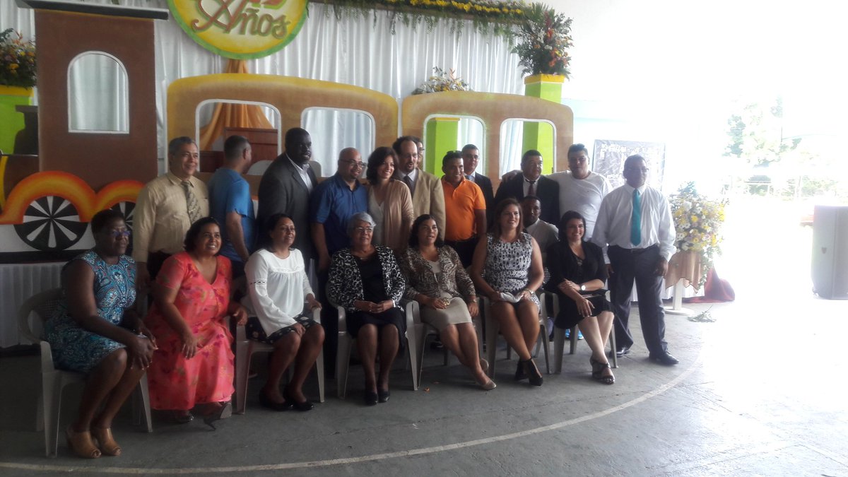 iap_bongo's tweet photo. Recuerdo del 73 aniversario. Generacion del 86. https://t.co/OOD3luJIVy