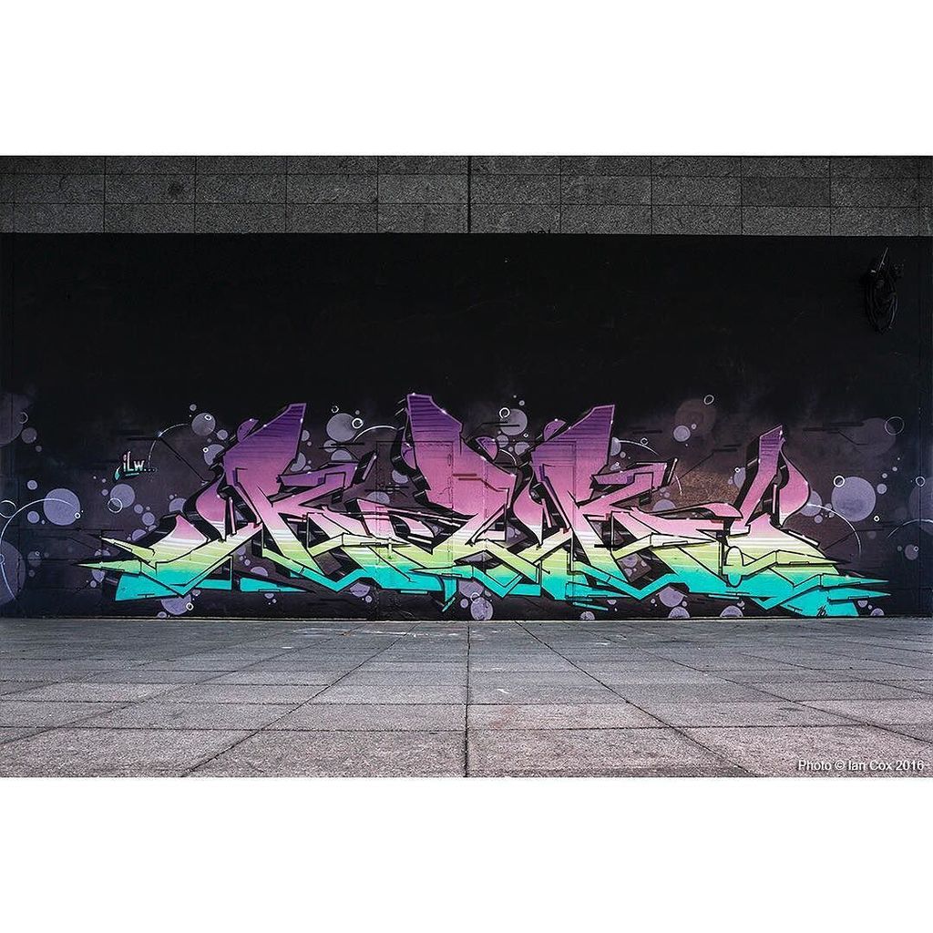 wallkandynet's tweet photo. Fresh work from @kakerholic. #kak #Wallkandy #graffiti #buszy #art #painting #fb #f #t #p β¦ https://t.co/FrdFd9e3yy https://t.co/QsHY8j2xFW