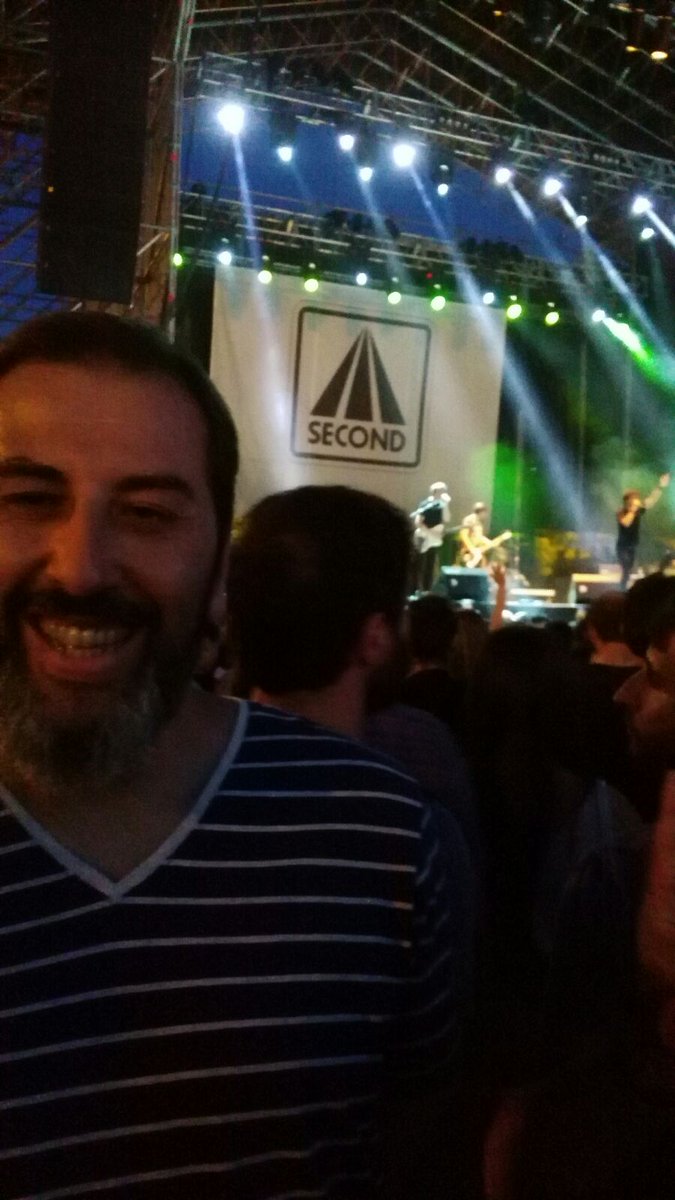 rozzy79's tweet image. Que gran concierto @secondmusic!!! su cara lo dice todo. Bravo