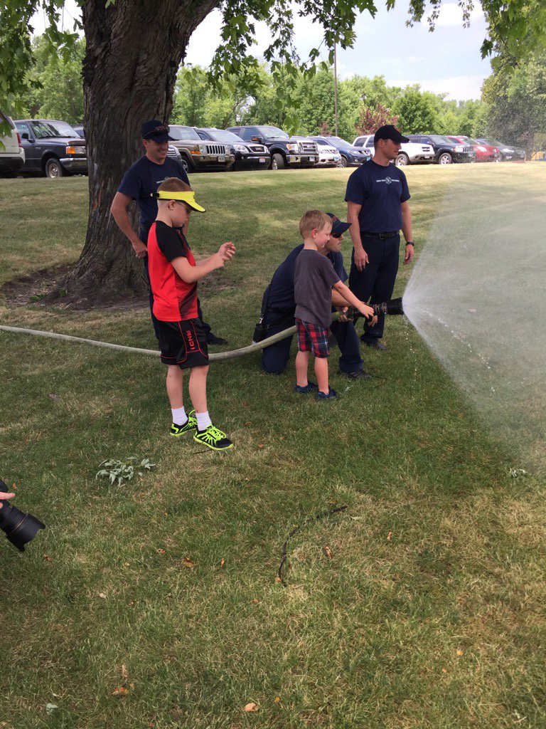 SDemsgirl's tweet photo. @SiouxFallsFire thanks for being at @TourSiouxFalls https://t.co/vd4U7aJfJv