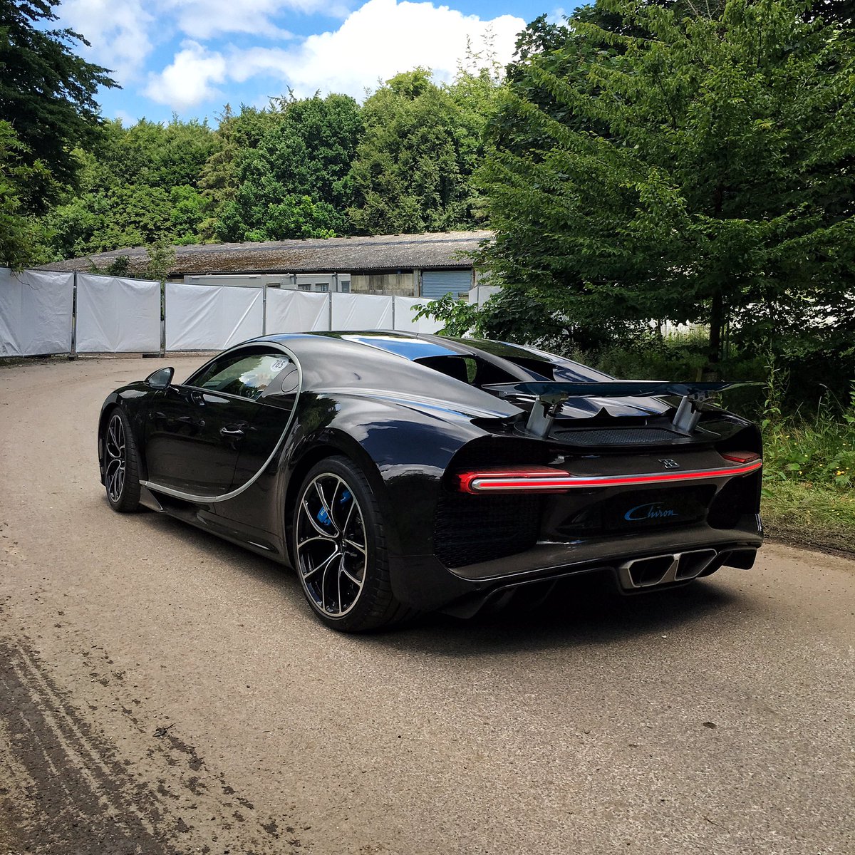 WallacePJW's tweet photo. Who likes the Bugatti Chiron from behind? I can imagine that's how must of us will see it on the road🙁 https://t.co/EZ0F3XCHFG
