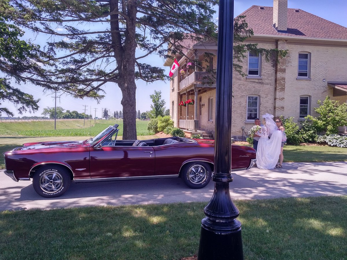 SLWright33's tweet photo. Shoot four at Lang's #vintage #impressivecollection #sweetrides #ohbaby https://t.co/Cj05u7qMI0