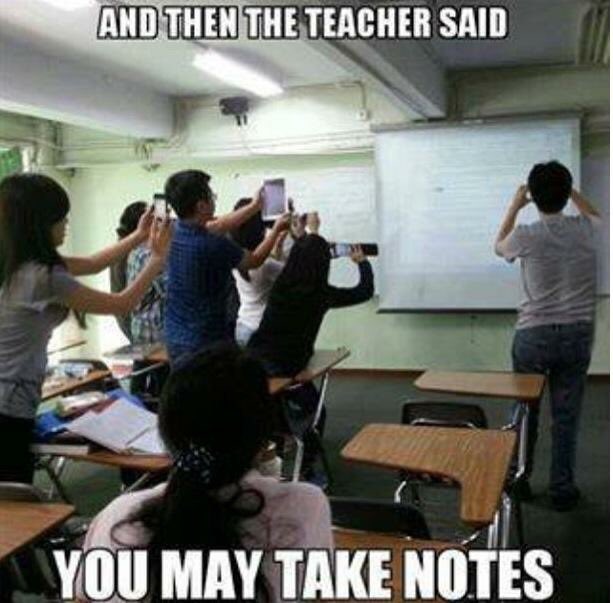 UniShortCourses's tweet photo. Oh technology #howthingshavechanged https://t.co/oRua2Z2VyR