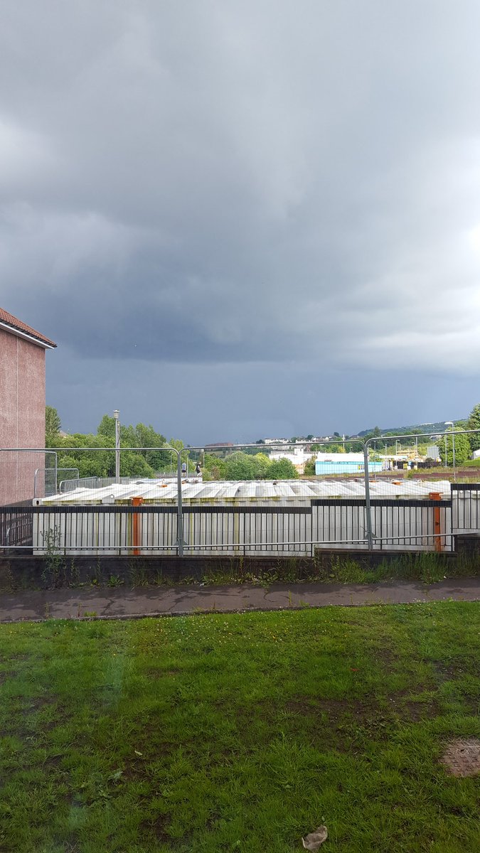 MhariDennett's tweet photo. Views form either side of my house @WindyWilson88 #Greenock https://t.co/HzyWAVGnjm