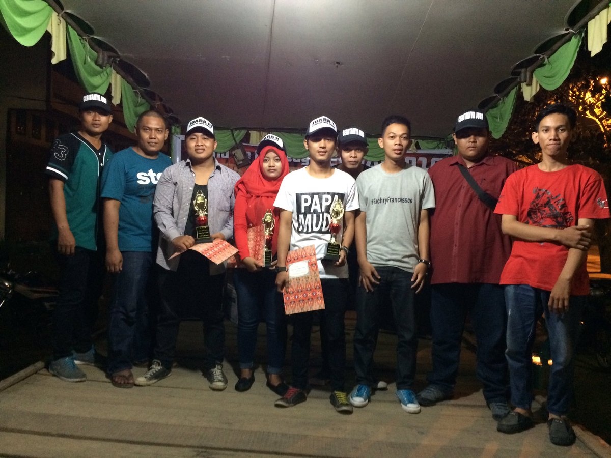 Standupindo_tam's tweet photo. Tadi kita jadi juri untuk @stanupindosergai #standupcompetition #standupindo https://t.co/ltErQuDLda