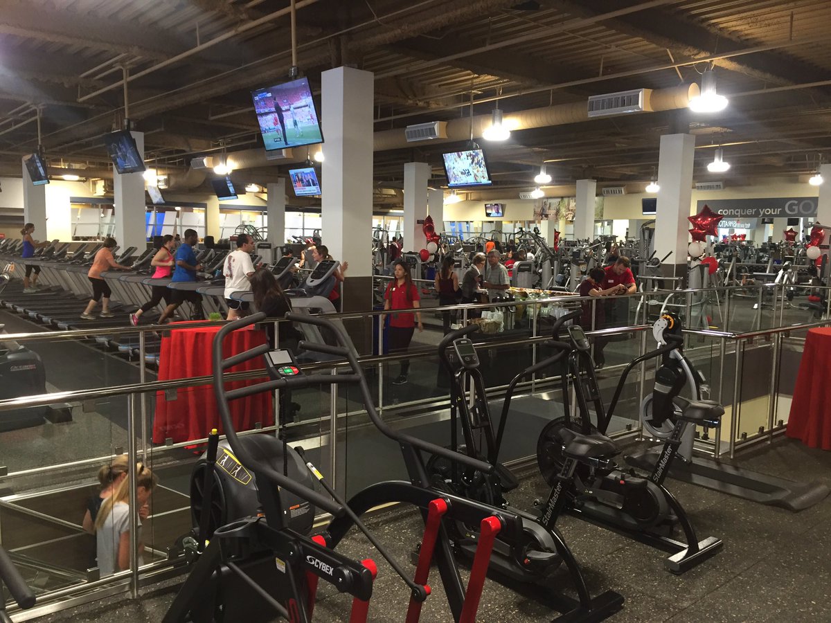 hi_ericabrown's tweet photo. Loving the new @24hourfitness in Escondido! Grand opening. Pix/review on @Yelp. #24hourfitness #makingfithappen 💪🏼 https://t.co/V9cILKn6Ru