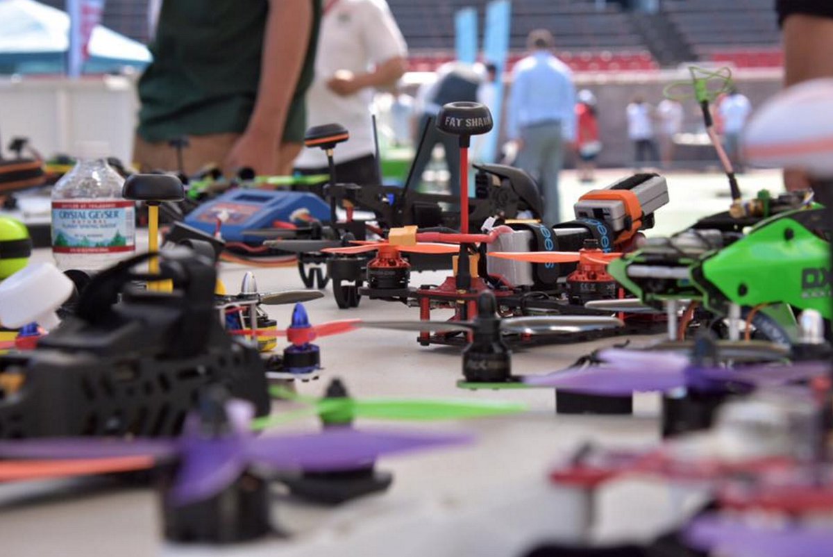 GreaterMTL's tweet photo. Montreal #Drone Expo going on today @ Molson Stadium! Follow the competion on this live feed https://t.co/Nvs75MFP1I https://t.co/2bRk6ewxwh