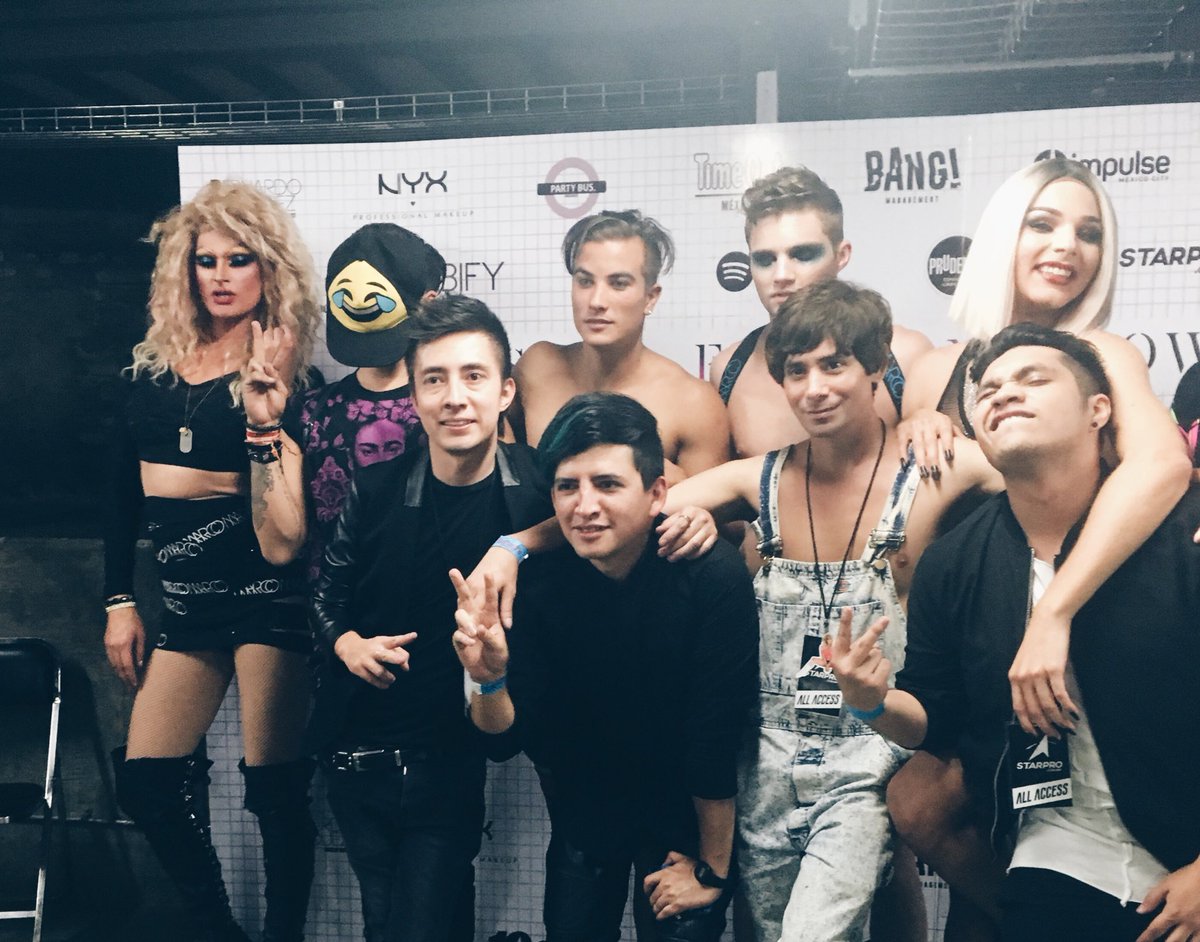 kinkycr's tweet photo. ¡Graaaaacias por siempre estar! Son la locura 💙🔥⚡️ #StarFashionShow #XYlab https://t.co/3JjAhRMA8L
