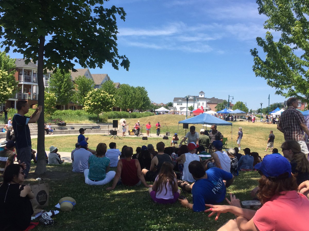 puwfc's tweet photo. Great turn out for the live entertainment happening right now #scarbTO #ward44 https://t.co/o9nKIpt2MB