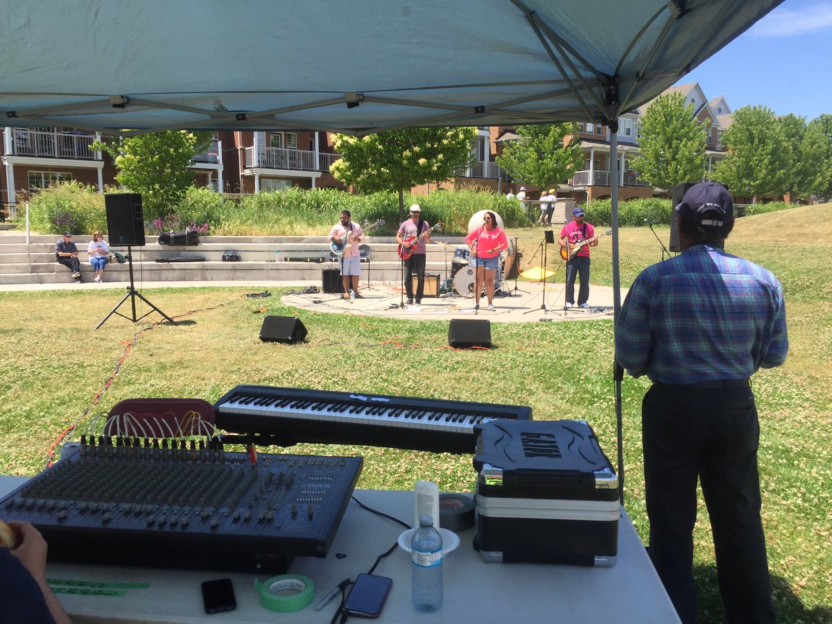 puwfc's tweet photo. Great turn out for the live entertainment happening right now #scarbTO #ward44 https://t.co/o9nKIpt2MB