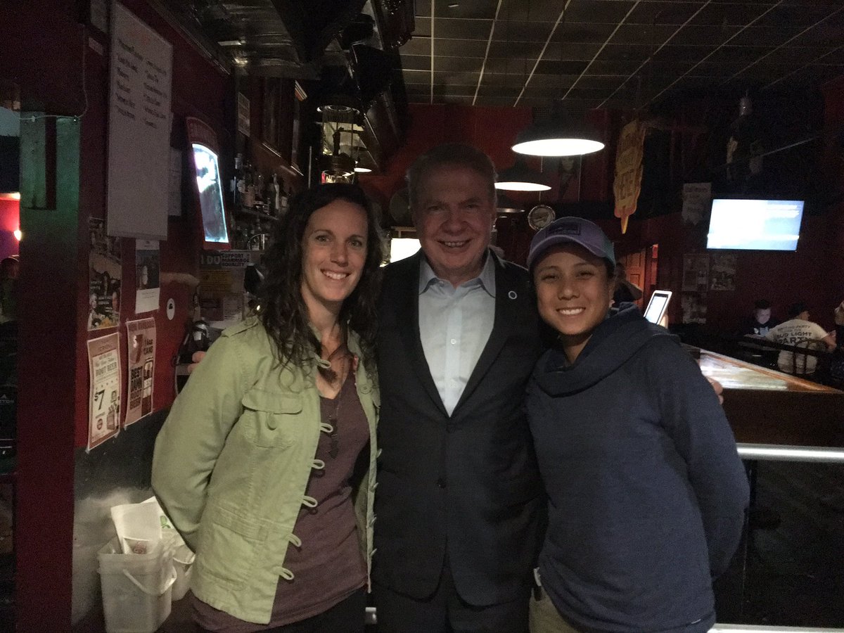 dyd107's tweet photo. Very cool meeting & talking with @MayorEdMurray last night! #Mayorofseattle https://t.co/8F5mBgEBDC