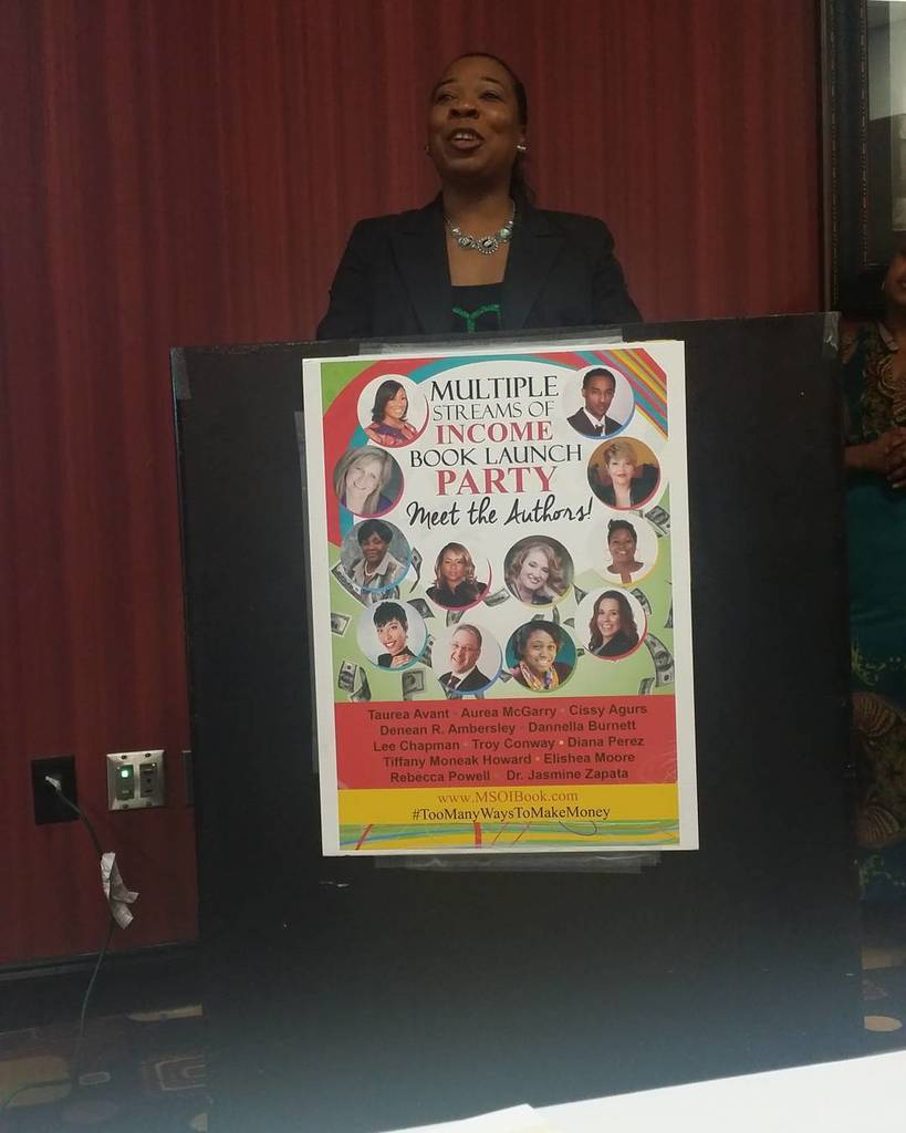 kamilah_lee's tweet photo. Following the vision with @geonari_brooks
#sysworkshop2016
#Kamilahlee
#authors https://t.co/uOCOBc3Uif https://t.co/SI4bdLv7QP
