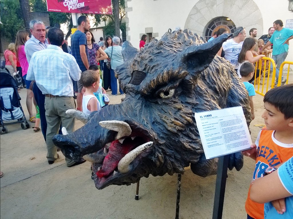 KingMorru's tweet photo. Avui concert a Cardedeu #festadelfoc  Acompanyats de @balldiablestgn #porcsenglar #noparem #ensfotremlesbotespersopa https://t.co/JTzGFMJIRc