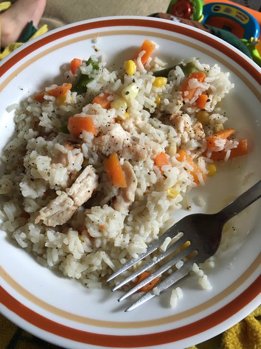 Lunch today https://t.co/W8Gs6FLUmi<a href="/tag/dietingishard"class="tags"><span>#dietingishard</span></a>