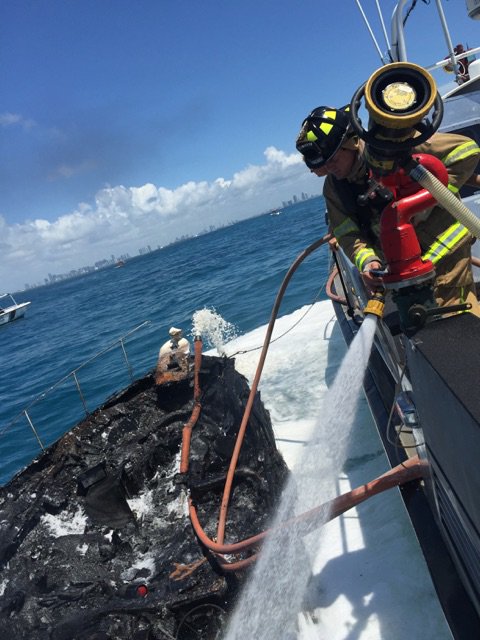 VIEW #BoatFire PICS by @MiamiDadeFire Rescue at sea and beachgoers on #KeyBiscayne  bit.ly/290Ge3R?utm_me… https://t.co/XBXFMqpkI8