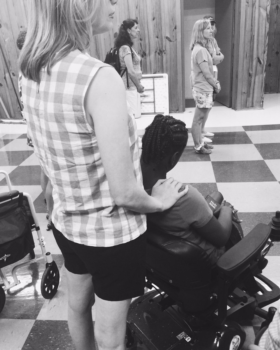 hopeheals's tweet image. Even if we can hardly hold up ourselves, we can still help hold up each other. instagram.com/p/BHD4ZMpgiKg/ #HopeHeals