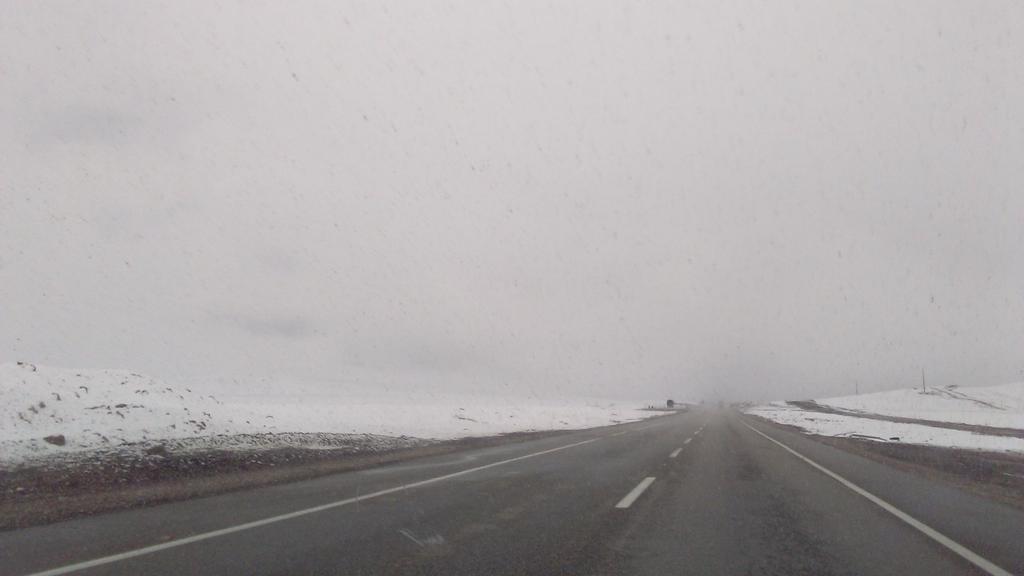 triciapalma's tweet photo. Ruta 5 norte, aprox 130 kms al sur de #Antofagasta. Desierto nevado... https://t.co/xhNN2LPpos