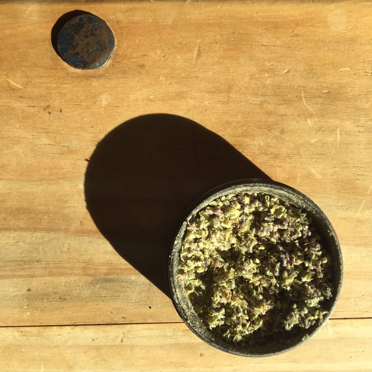 FrupsStash's tweet photo. It's all in the details... #MMJ #Obama #OGkush #shatter sprinkled on #cannabis with sweet #harlequintsunami #oil https://t.co/EM5Jr1ZuwI